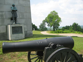 Cannon and memorial at Vicksburg National Military Park